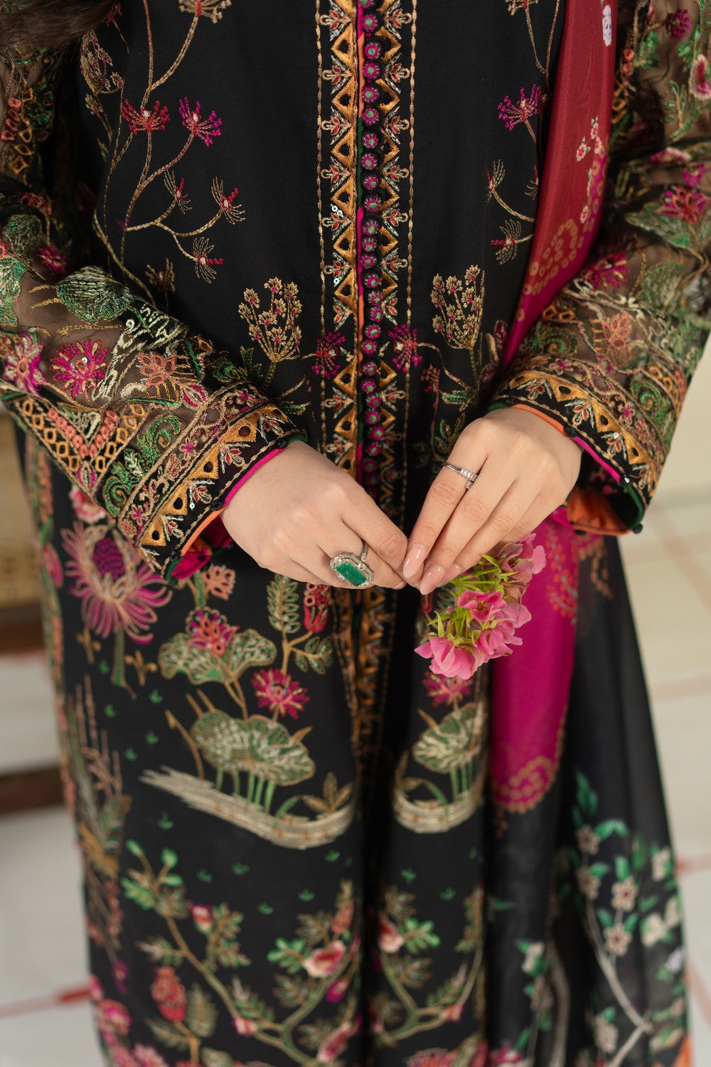 Lawn 3PC Embroidered With Digital Printed Jauqard Dupatta- 5215 FS