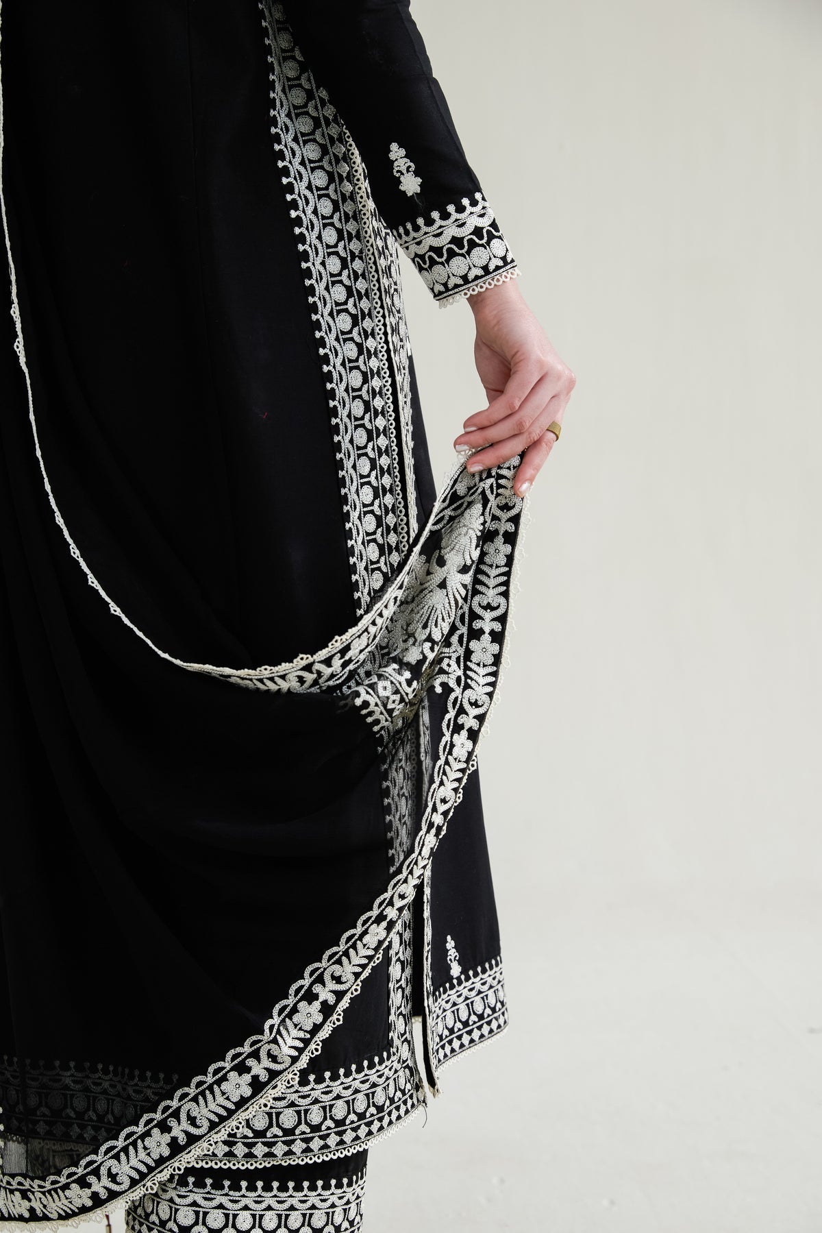 3PC LAWN EMBROIDERED SHIRT WITH KHADDI NET EMBROIDERED DUPATTA AND TROUSER-BIC-4778
