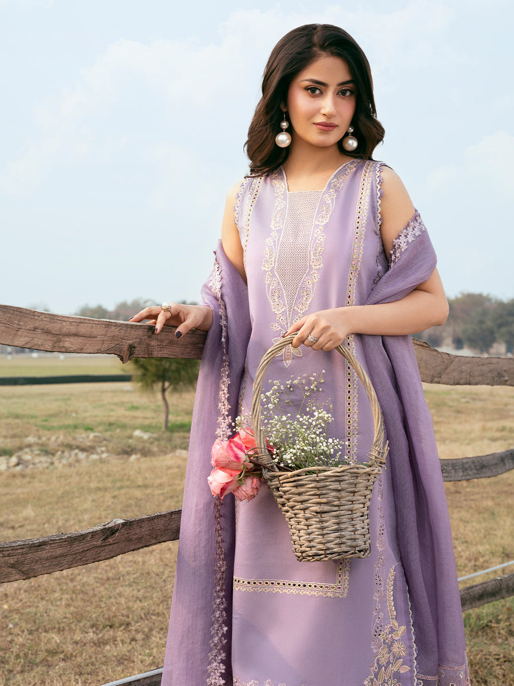 3PC LAWN EMBROIDERED SHIRT WITH ORGANZA EMBROIDERED DUPATTA AND TROUSER-BIC-4842