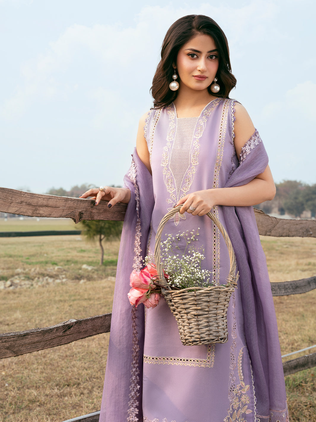 3PC LAWN EMBROIDERED SHIRT WITH ORGANZA EMBROIDERED DUPATTA AND TROUSER-BIC-4842